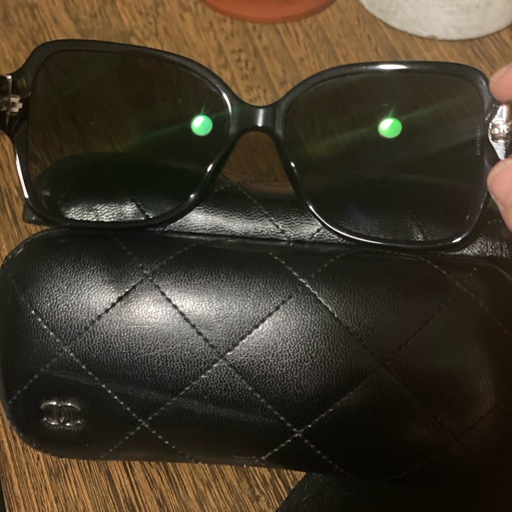 Chanel Sunglasses (authentic) W/ classic CC logo - Picture 4 of 5